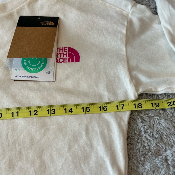 The North Face Girls We Never Stop Graphic T-shirt - Picture 9 of 10